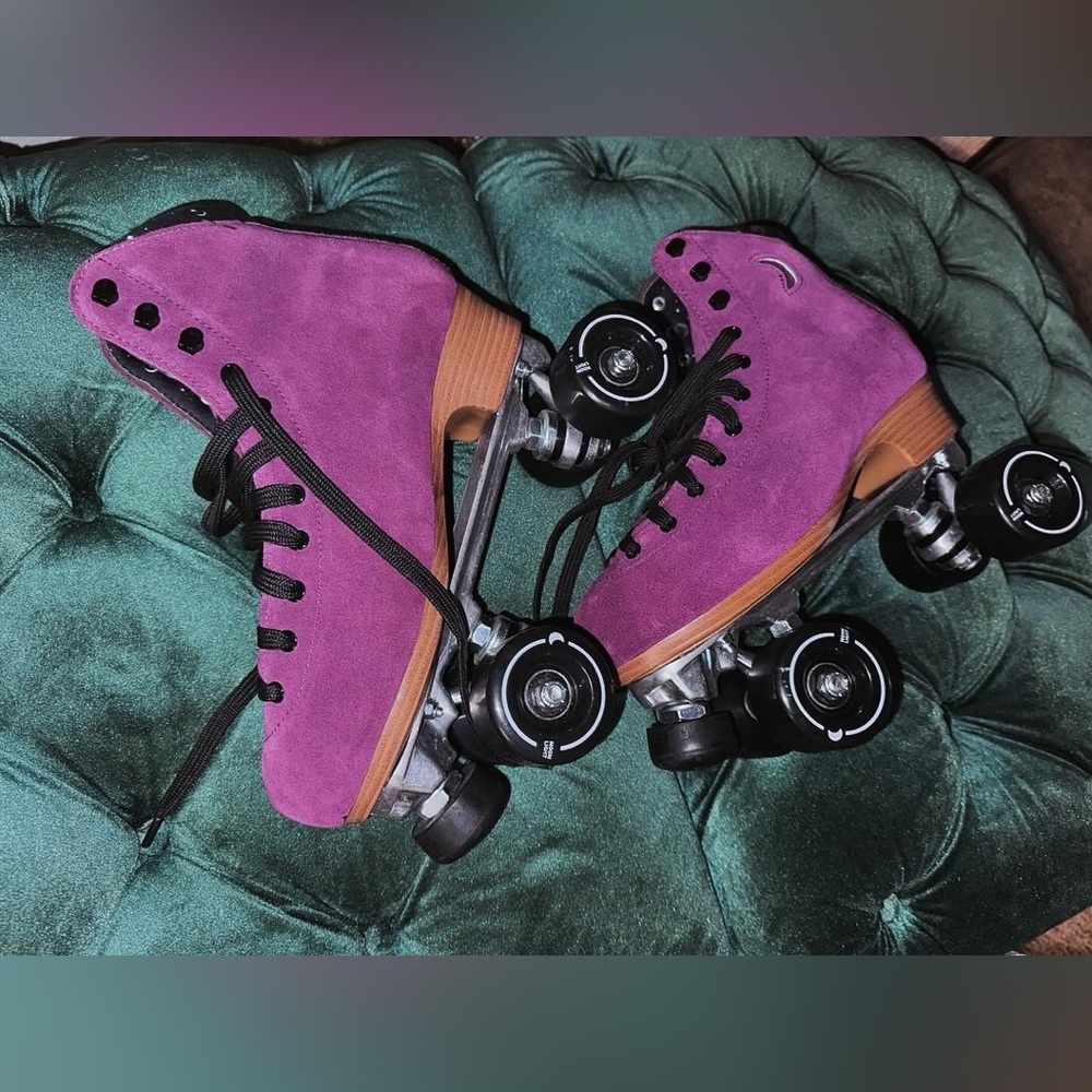 Moon Boots: roller skates : Amethyst: sz: 8 NEW, never worn!